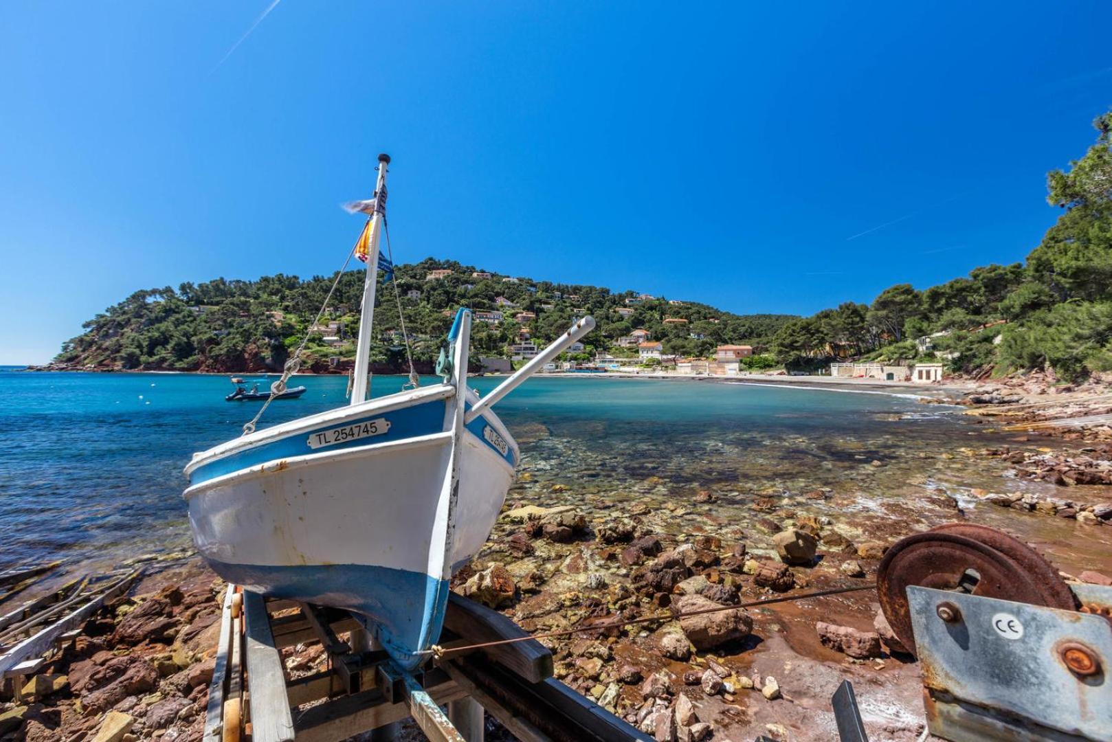 Les Bois Flottes . Plage De La Verne La Seyne-sur-Mer Bagian luar foto