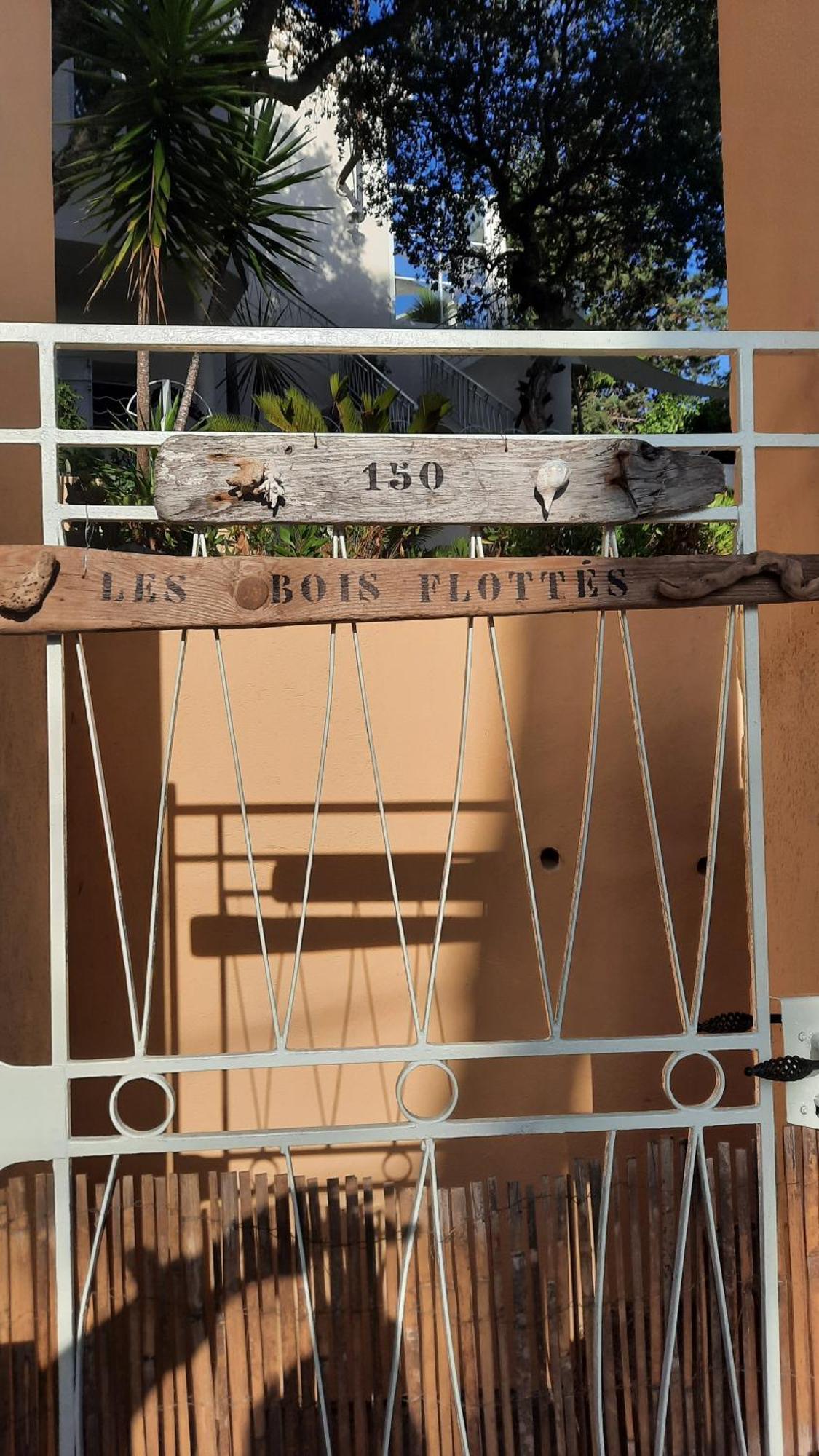 Les Bois Flottes . Plage De La Verne La Seyne-sur-Mer Bagian luar foto
